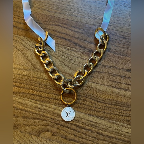 Authentic Louis Vuitton bag charm on unbranded chain - Picture 7 of 10